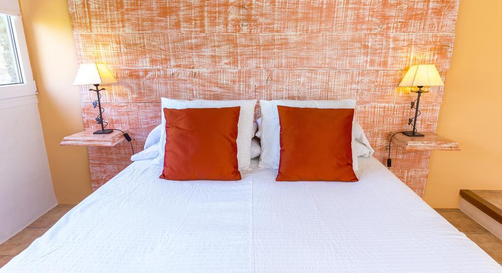 El Cau Del Papibou - Adults Only Hotel Peratallada Room photo