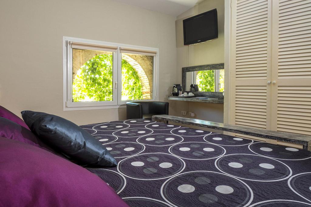 El Cau Del Papibou - Adults Only Hotel Peratallada Room photo