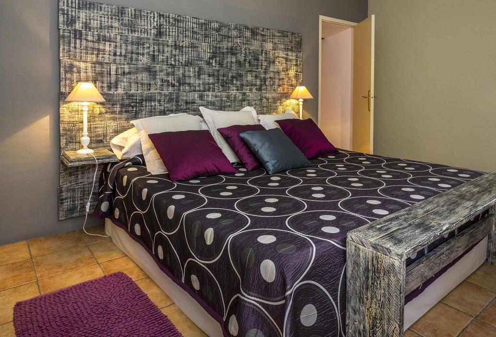 El Cau Del Papibou - Adults Only Hotel Peratallada Room photo